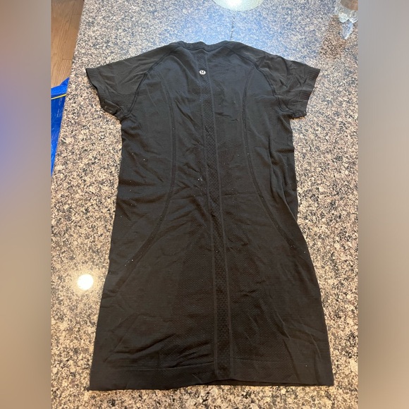 Swiftly Tech Short Sleeve Black Size 4 - Picture 2 of 3